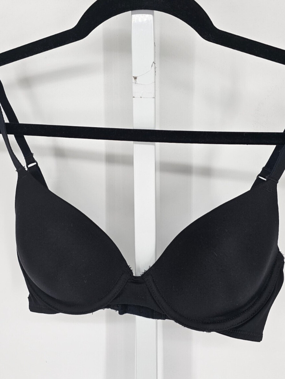 So Intimates Womens Sz 32B Classic T Shirt Bra Solid Black
